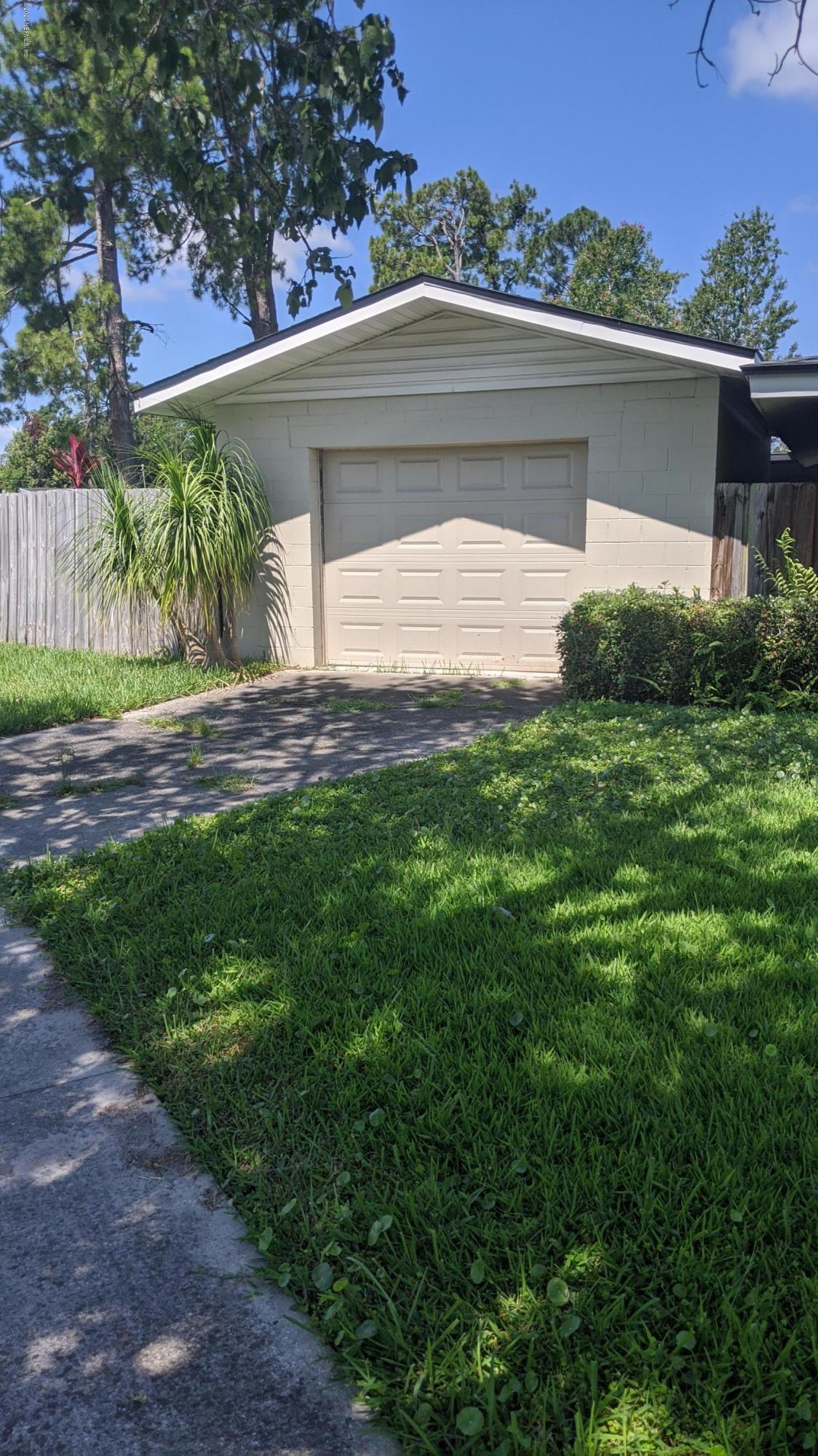 5712 Beney Road Jacksonville, FL 32207 - Photo 2 of 11 a view of backyard with green space