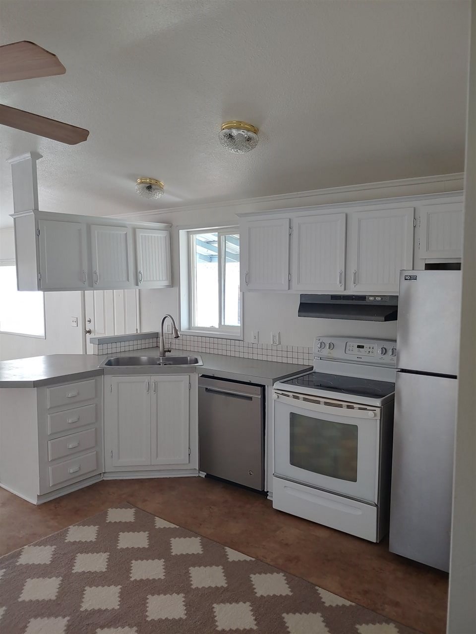 4508 Whittier Road Clayton, WA 99110 - Photo 2 of 20 Gallery Image 2