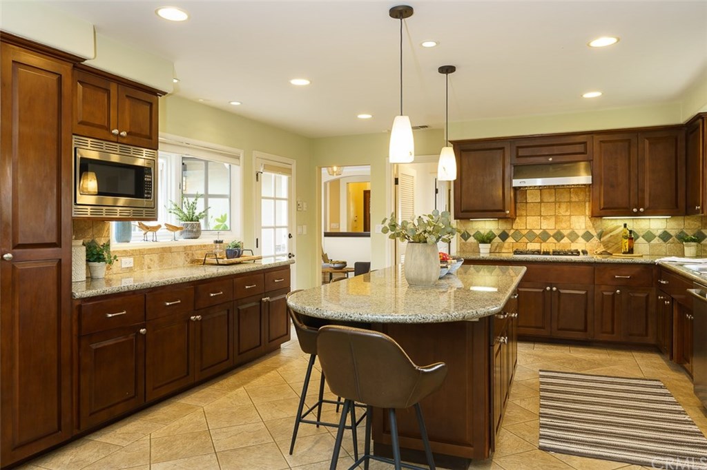 2127 Lyans Drive La Canada Flintridge, CA 91011 - Photo 12 of 57