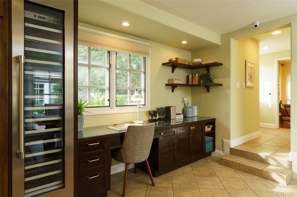 2127 Lyans Drive La Canada Flintridge, CA 91011 - Photo 13 of 57