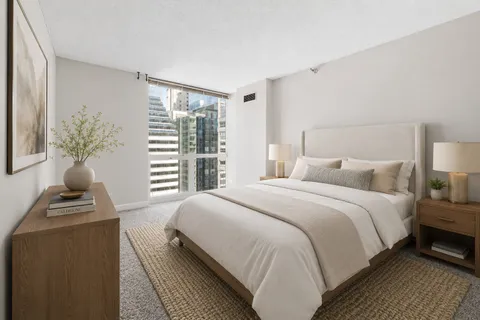 $3,400 | 200 North Dearborn Street, Unit 2402, Chicago, IL 60601