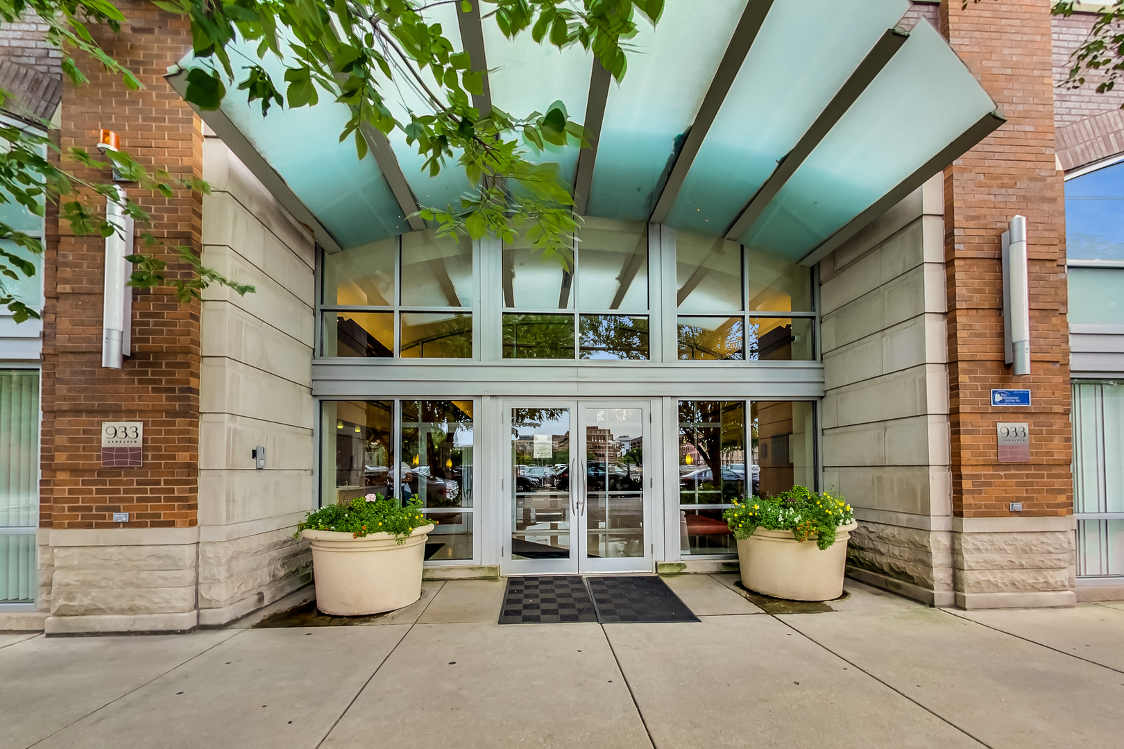 933 West Van Buren Street, Unit 912 Chicago, IL 60607 - Photo 1 of 31