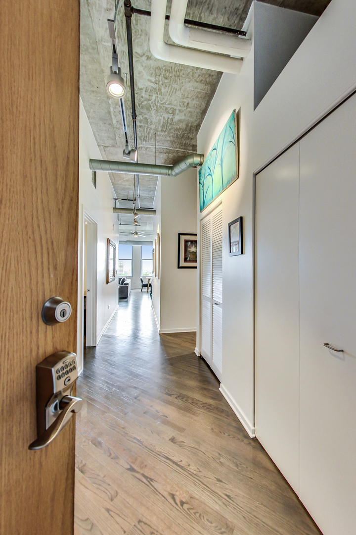 933 West Van Buren Street, Unit 912 Chicago, IL 60607 - Photo 2 of 31