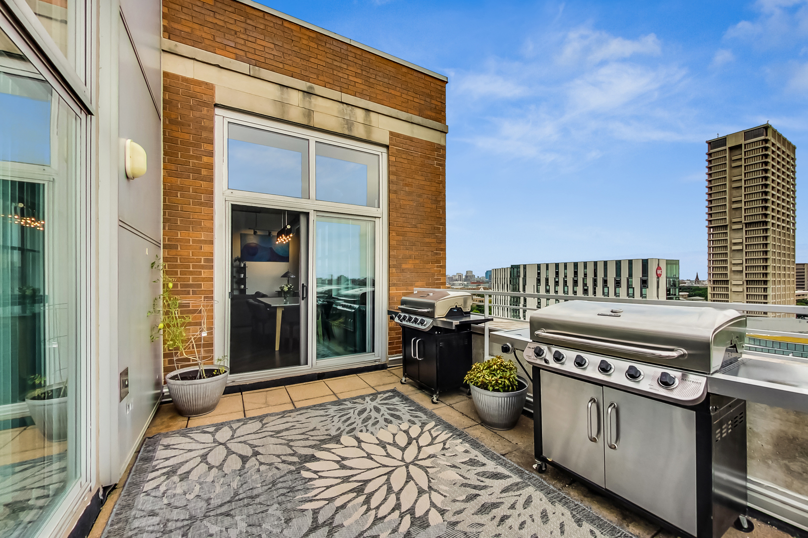 933 West Van Buren Street, Unit 912 Chicago, IL 60607 - Photo 23 of 31