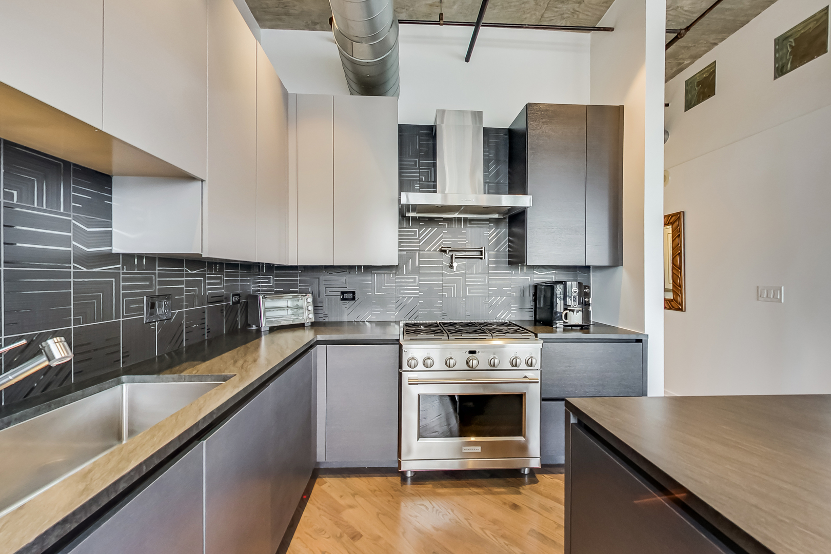 933 West Van Buren Street, Unit 912 Chicago, IL 60607 - Photo 4 of 31