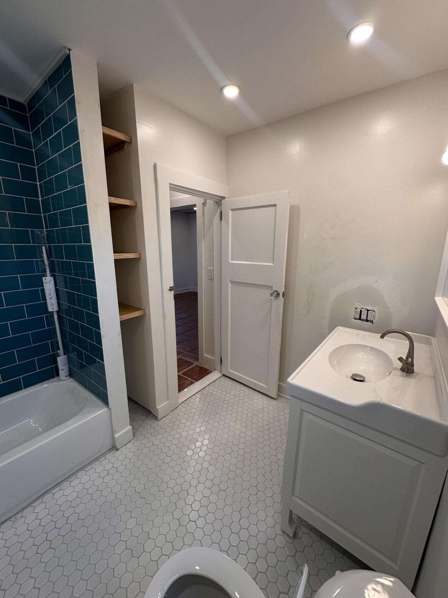 4707 Garden Avenue West Palm Beach, FL 33405 - Photo 8 of 14 Storage