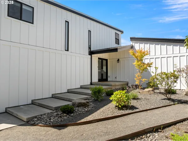 $1,700,000 | 89026 Ocean Drive, Warrenton, OR 97146