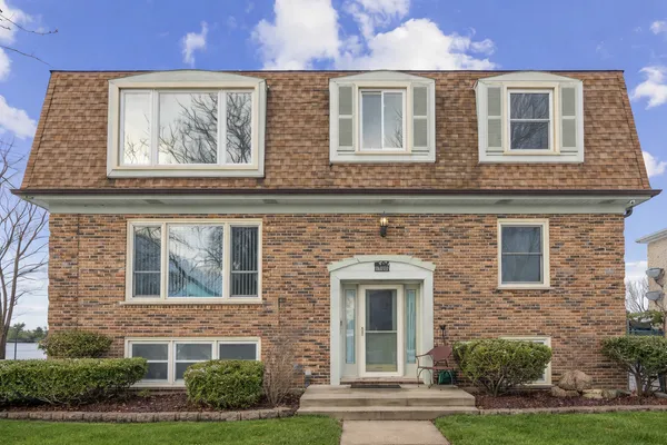 $3,000 | 10406 Waterford Drive, Unit 2, Westchester, IL 60154
