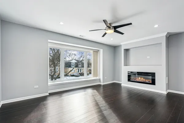 $3,000 | 10406 Waterford Drive, Unit 2, Westchester, IL 60154