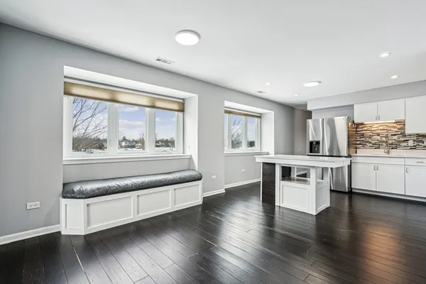 $3,000 | 10406 Waterford Drive, Unit 2, Westchester, IL 60154