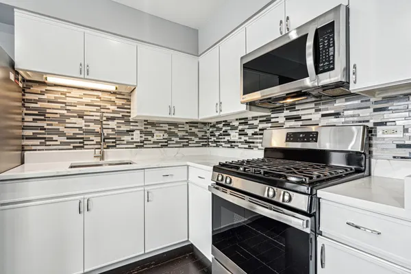 $3,000 | 10406 Waterford Drive, Unit 2, Westchester, IL 60154