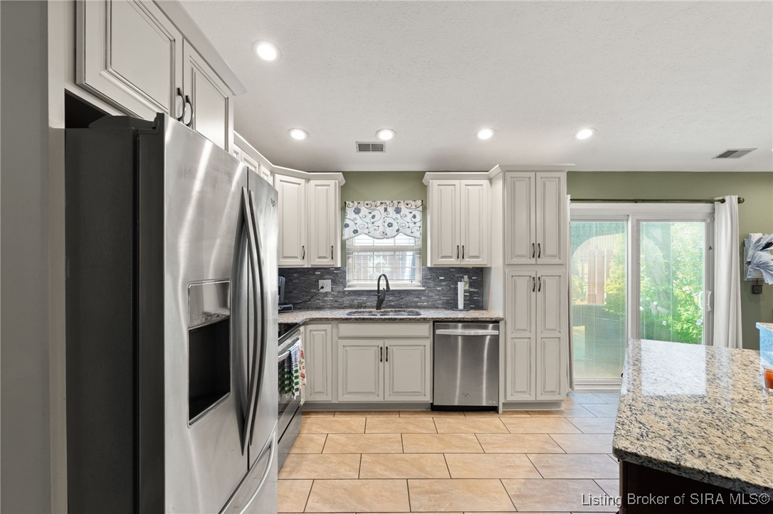 1329 Valley View Road New Albany, IN 47150 - Photo 14 of 35