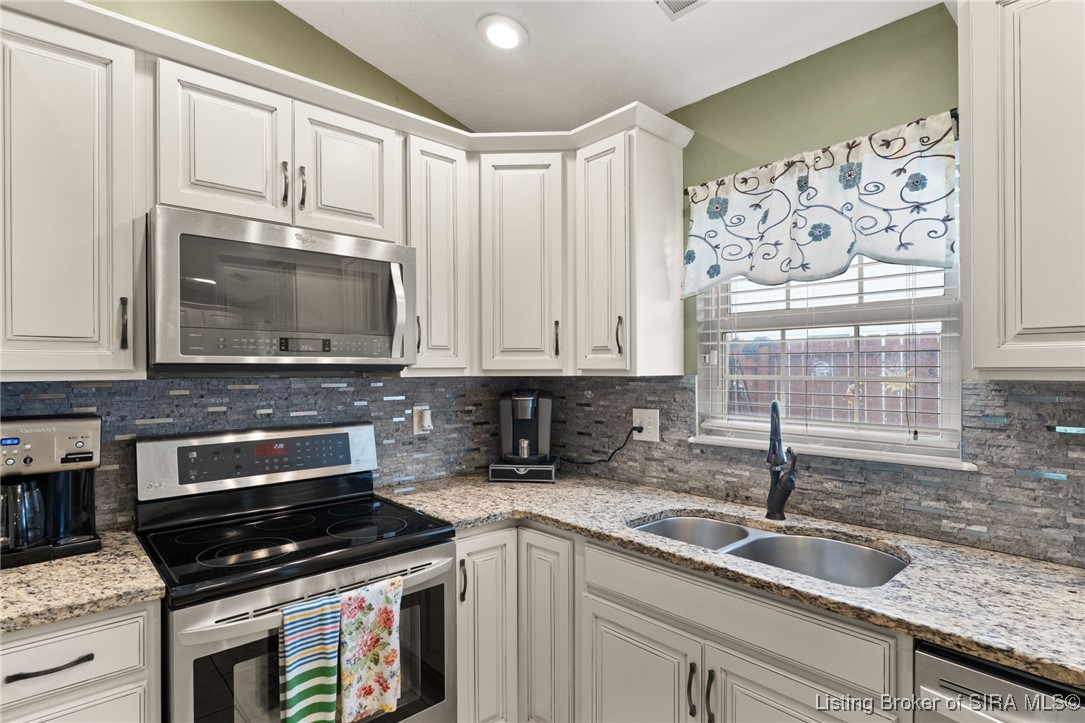 1329 Valley View Road New Albany, IN 47150 - Photo 15 of 35