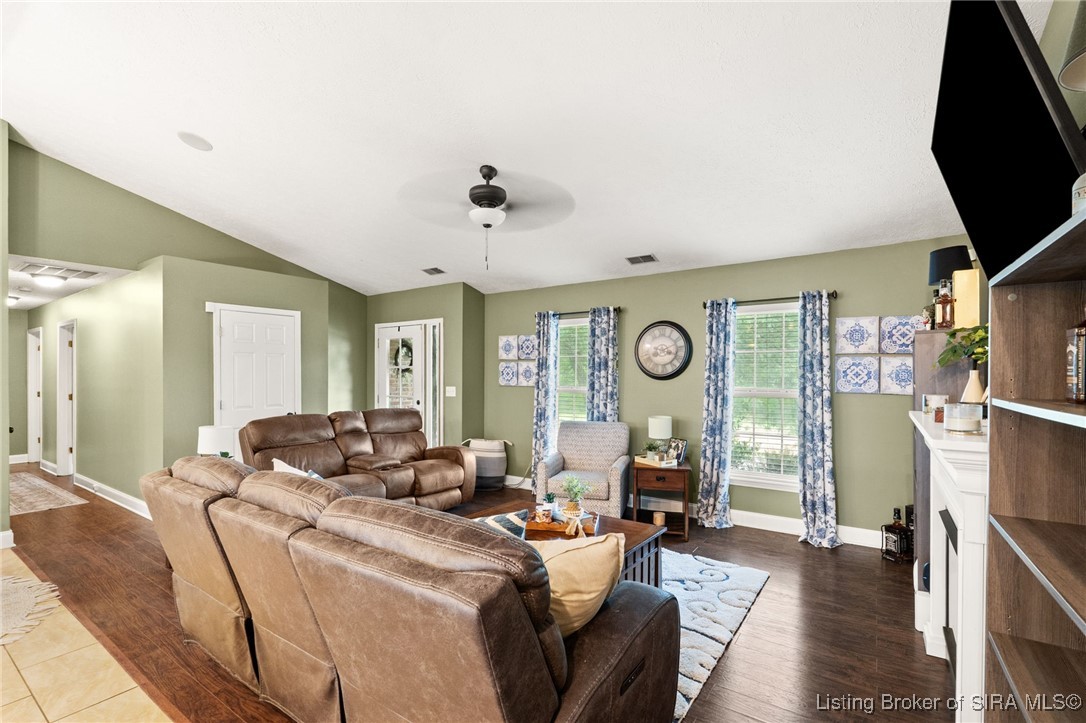 1329 Valley View Road New Albany, IN 47150 - Photo 9 of 35