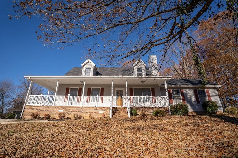 5026 Mt Zion Road Springfield, TN 37172 - Photo 3 of 18 a front view of a house with a garden