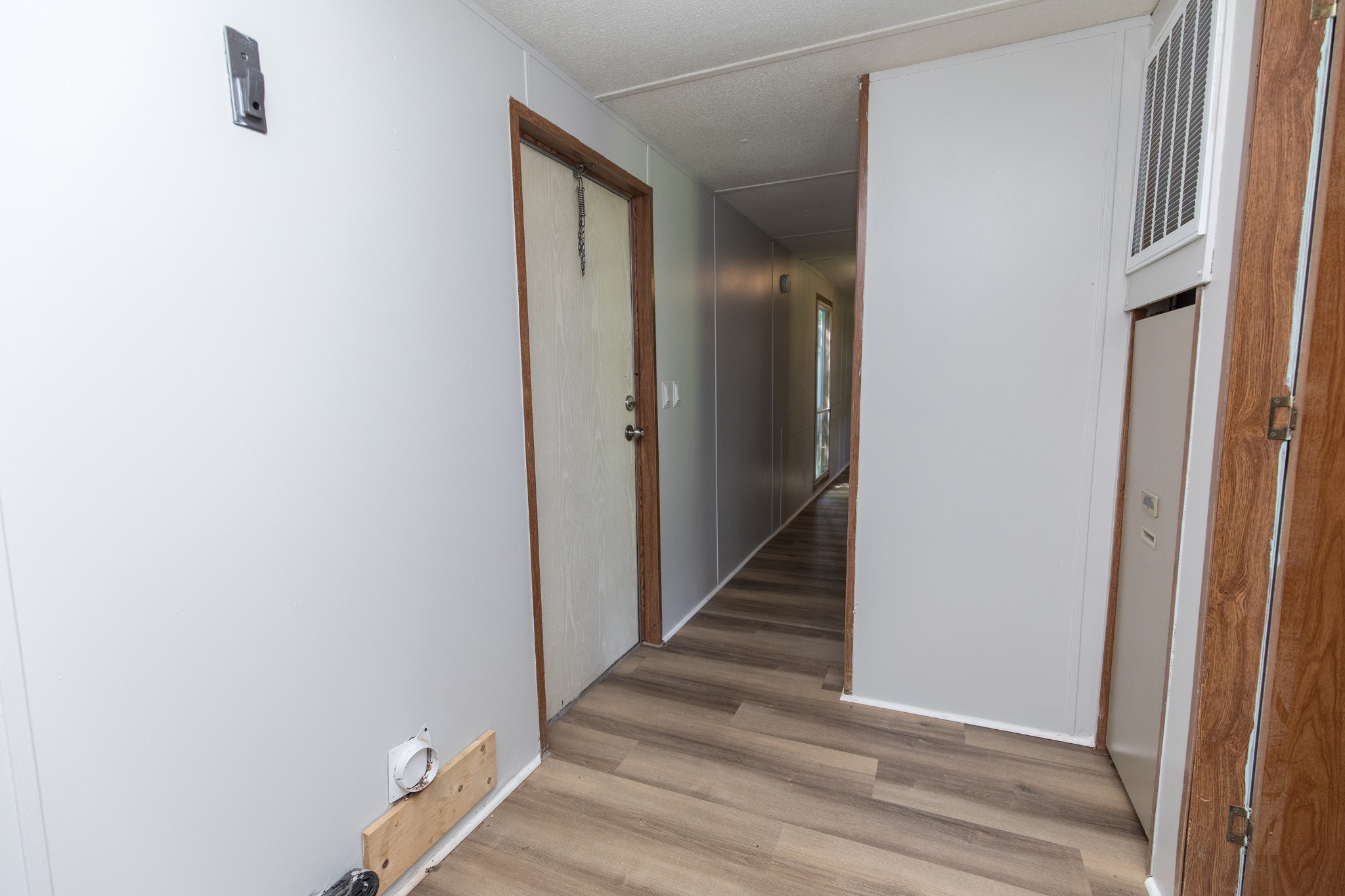 1304 Shell Road Goodlettsville, TN 37072 - Photo 15 of 40 a view of a hallway with wooden floor and entryway