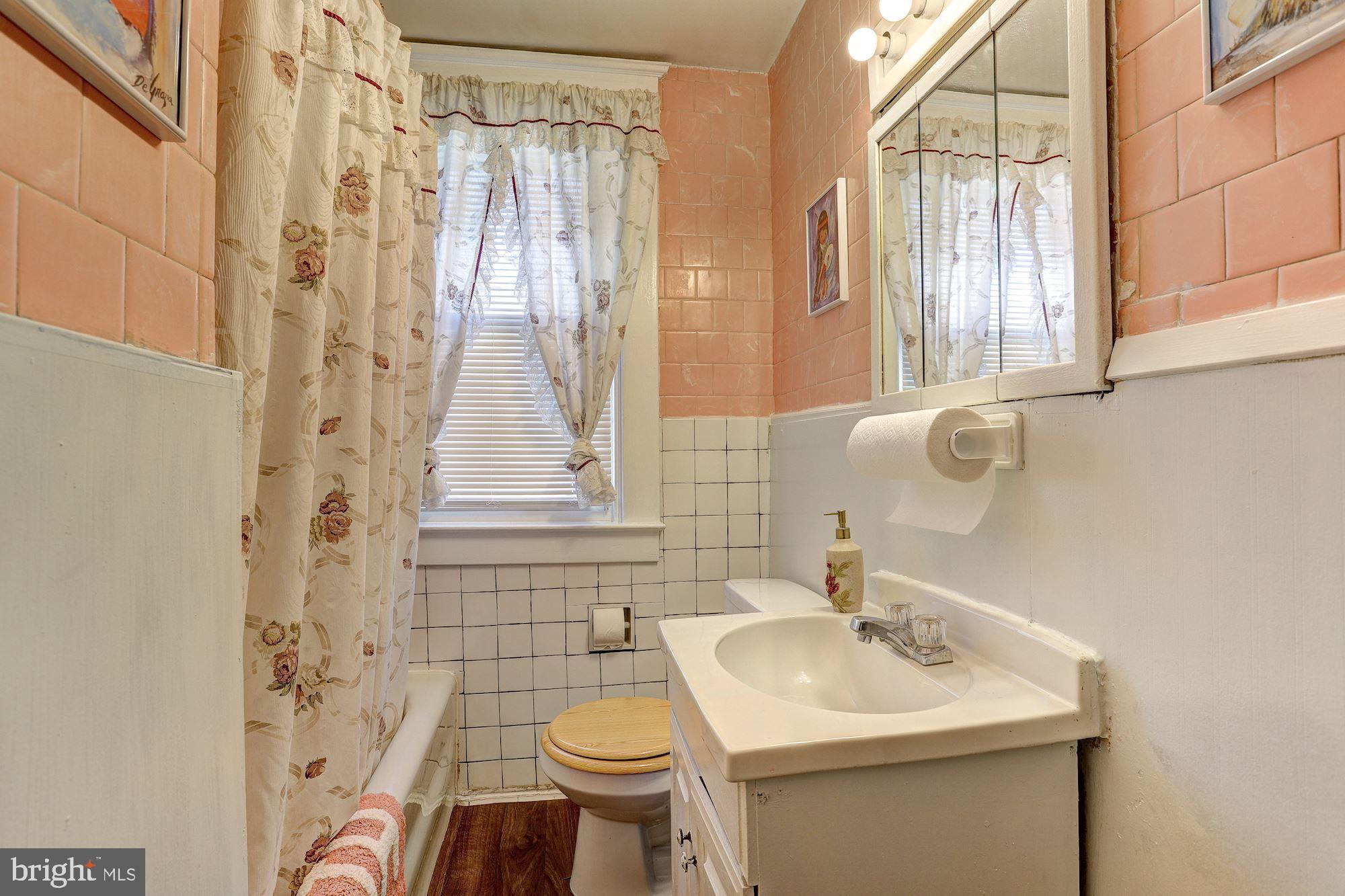 3919 Pinkney Road Baltimore, MD 21215 - Photo 14 of 24 Full Bath