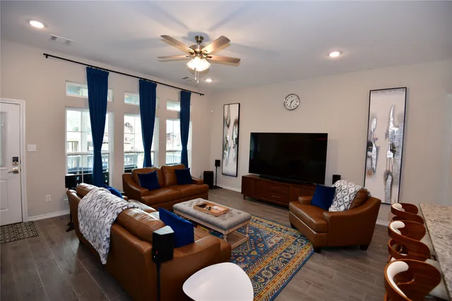 $2,800 | 100 Wildwood Lake Drive, Huntsville, TX 77340