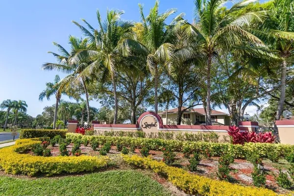 $2,300 | 40 Essex Court, Unit C, Royal Palm Beach, FL 33411