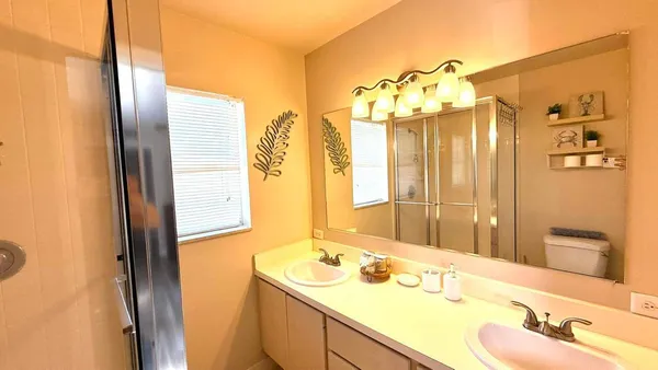 $2,300 | 40 Essex Court, Unit C, Royal Palm Beach, FL 33411