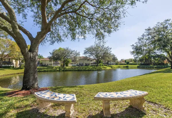 $2,300 | 40 Essex Court, Unit C, Royal Palm Beach, FL 33411