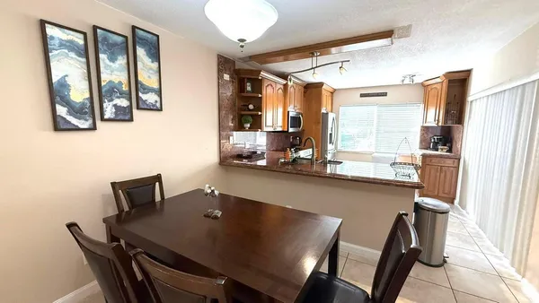 $2,300 | 40 Essex Court, Unit C, Royal Palm Beach, FL 33411