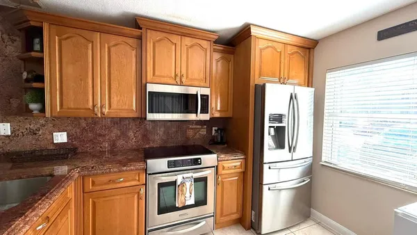 $2,300 | 40 Essex Court, Unit C, Royal Palm Beach, FL 33411