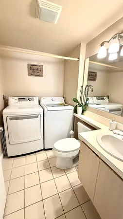 $2,300 | 40 Essex Court, Unit C, Royal Palm Beach, FL 33411