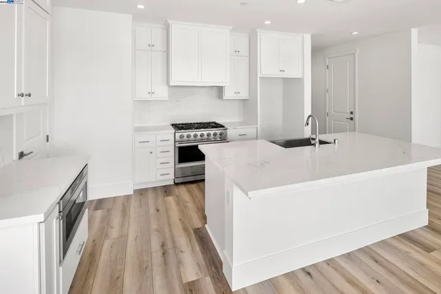 $1,050,498 | 10-10 Grey Whale Place, Bethel Island, CA 94511