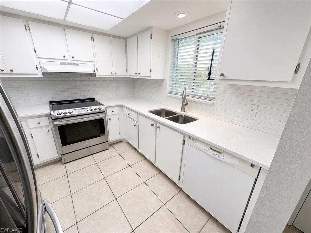 5515 Rattlesnake Hamm Road, Unit 302 Naples, FL 34113 - Photo 3 of 29