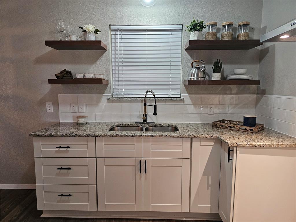 200 East Charles Street Riesel, TX 76682 - Photo 2 of 21