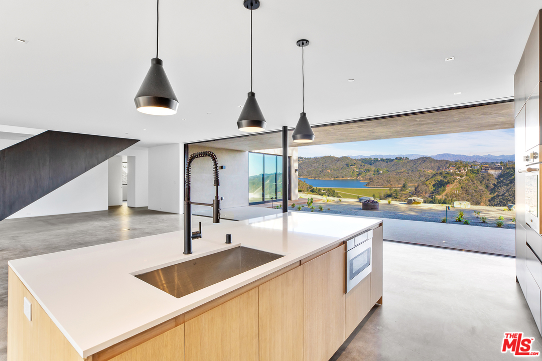 1448 Stradella Road Los Angeles, CA 90077 - Photo 11 of 49