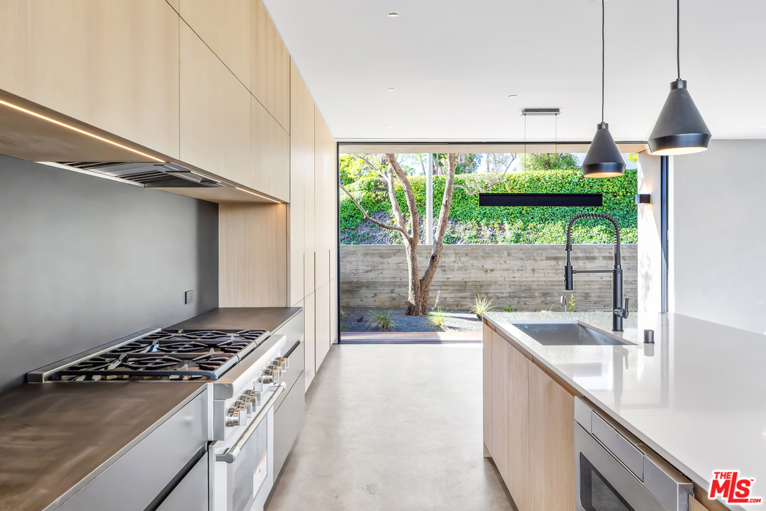 1448 Stradella Road Los Angeles, CA 90077 - Photo 12 of 49