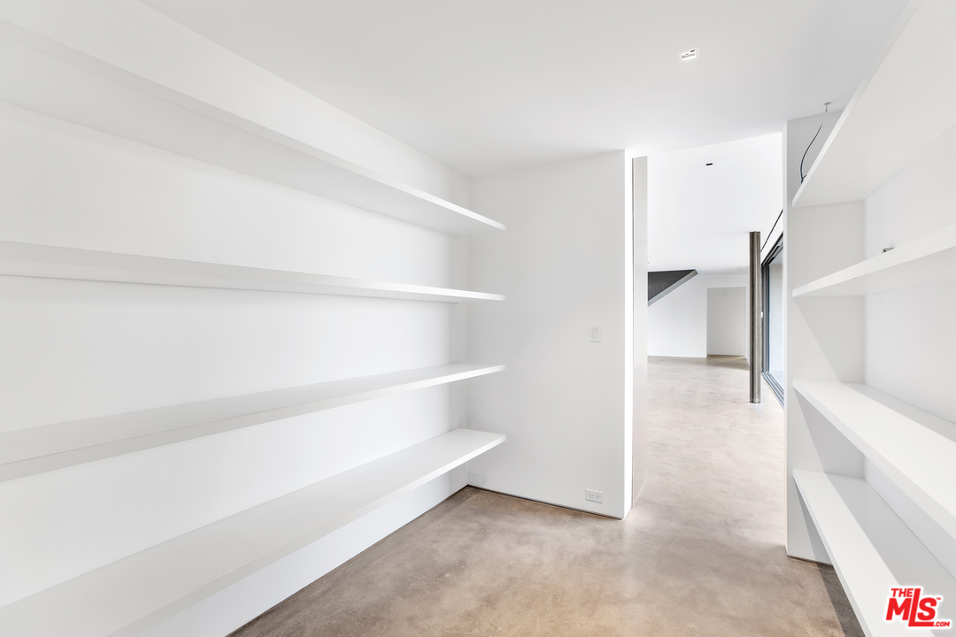 1448 Stradella Road Los Angeles, CA 90077 - Photo 13 of 49