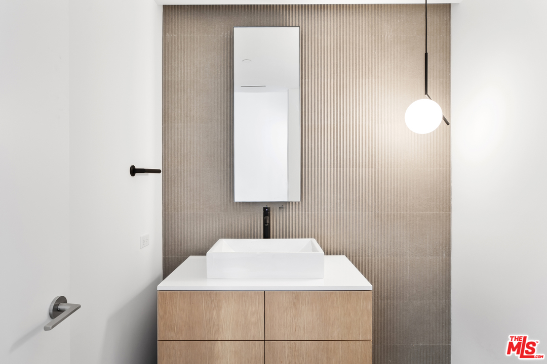 1448 Stradella Road Los Angeles, CA 90077 - Photo 16 of 49