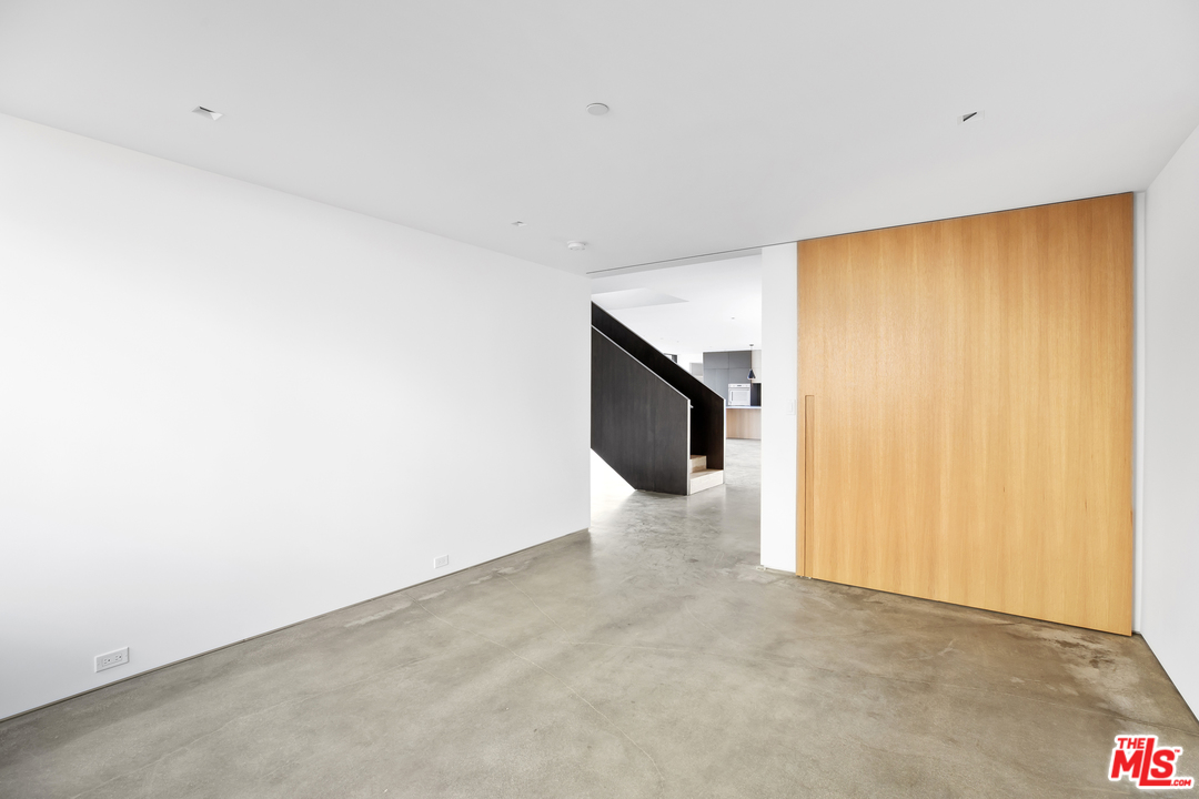 1448 Stradella Road Los Angeles, CA 90077 - Photo 18 of 49