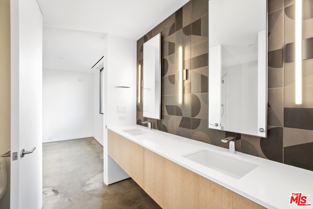 1448 Stradella Road Los Angeles, CA 90077 - Photo 19 of 49