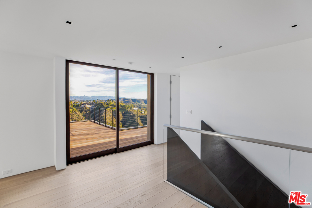 1448 Stradella Road Los Angeles, CA 90077 - Photo 21 of 49