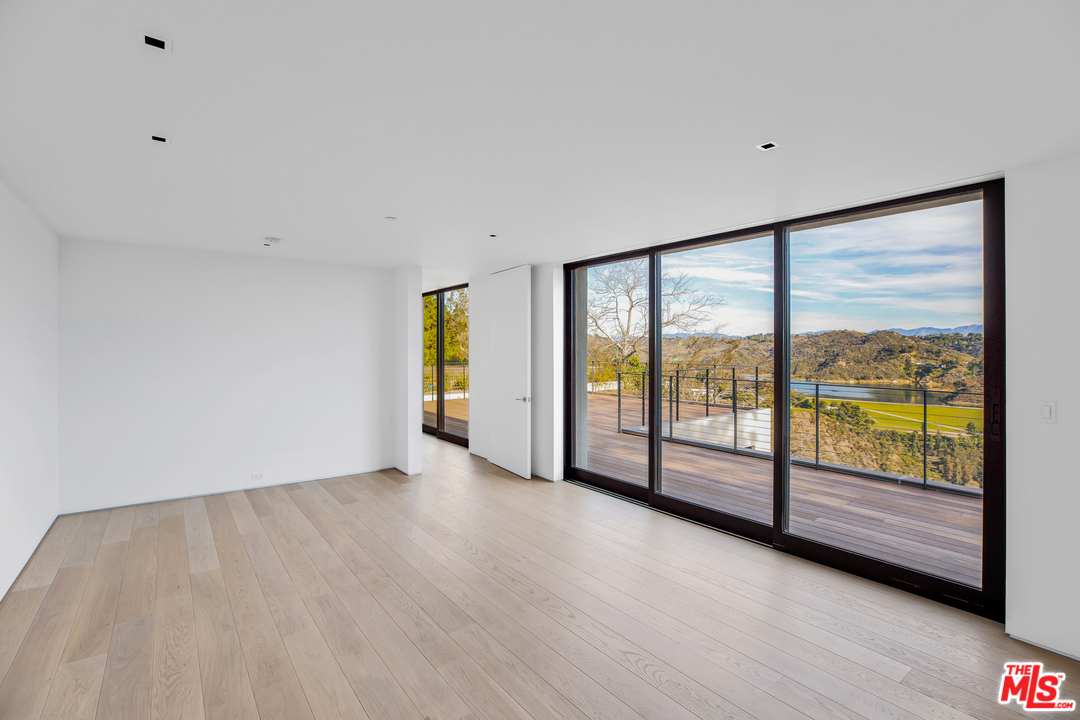 1448 Stradella Road Los Angeles, CA 90077 - Photo 26 of 49