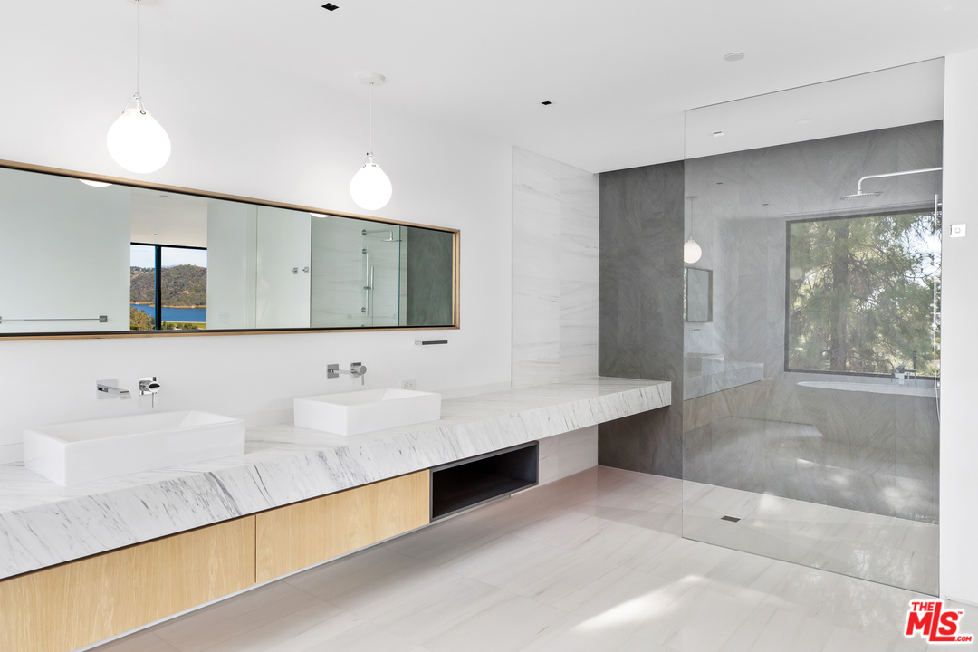 1448 Stradella Road Los Angeles, CA 90077 - Photo 28 of 49