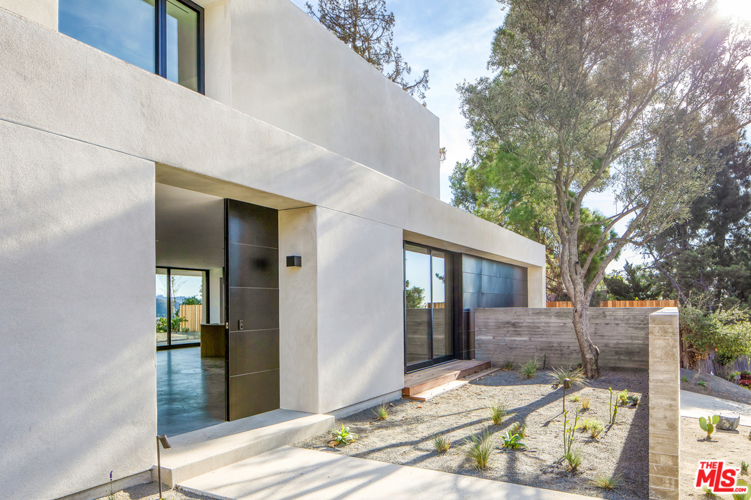 1448 Stradella Road Los Angeles, CA 90077 - Photo 4 of 49