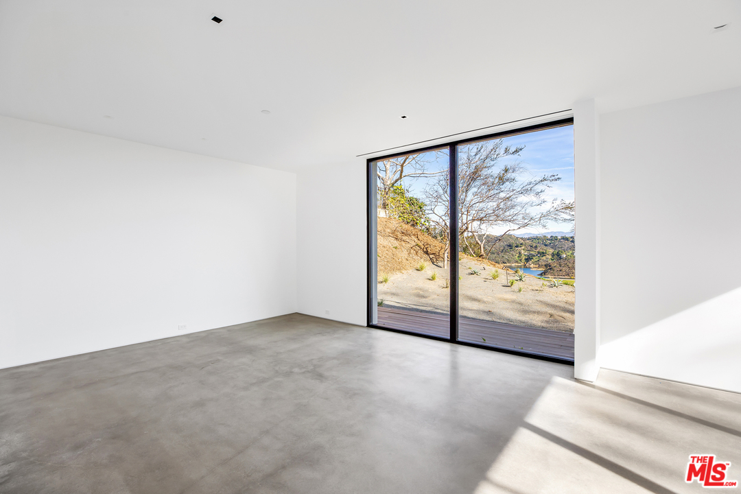 1448 Stradella Road Los Angeles, CA 90077 - Photo 33 of 49