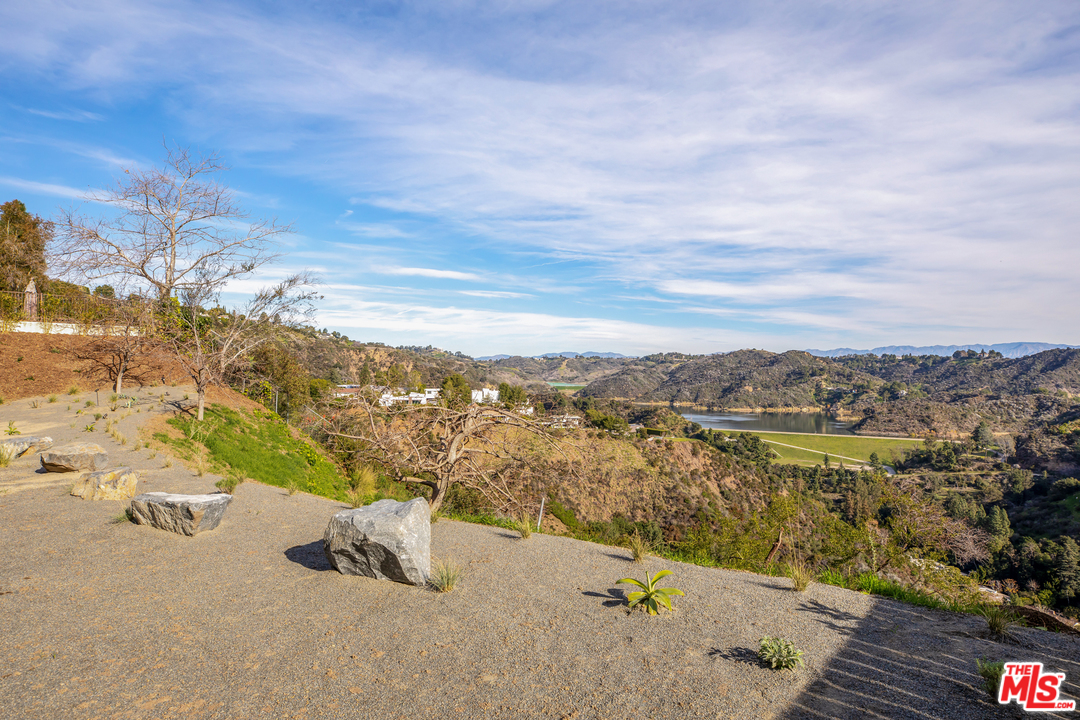 1448 Stradella Road Los Angeles, CA 90077 - Photo 34 of 49