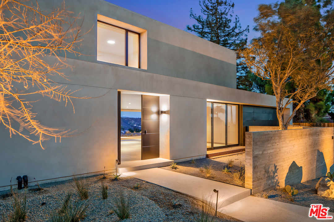 1448 Stradella Road Los Angeles, CA 90077 - Photo 37 of 49