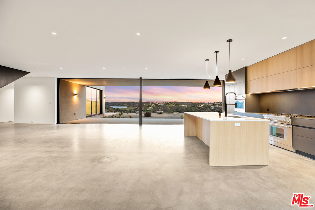 1448 Stradella Road Los Angeles, CA 90077 - Photo 39 of 49