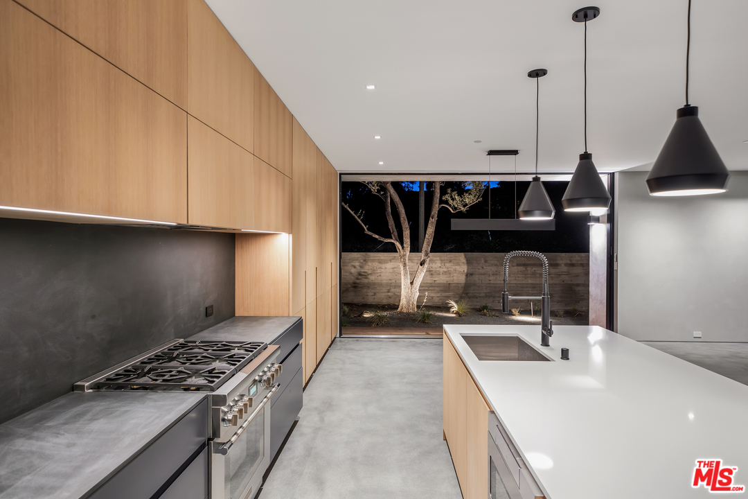 1448 Stradella Road Los Angeles, CA 90077 - Photo 41 of 49