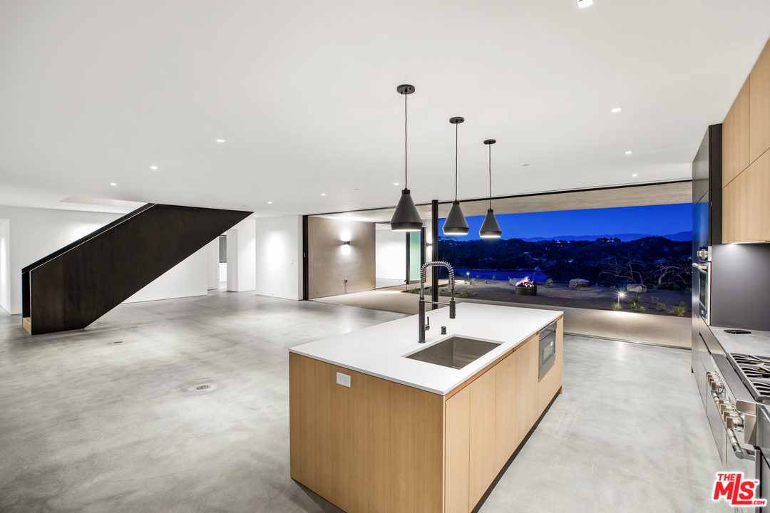 1448 Stradella Road Los Angeles, CA 90077 - Photo 43 of 49