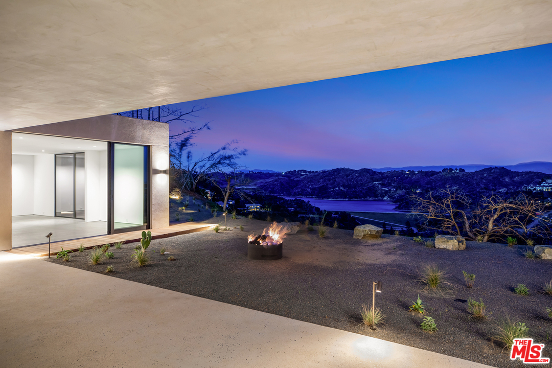 1448 Stradella Road Los Angeles, CA 90077 - Photo 44 of 49