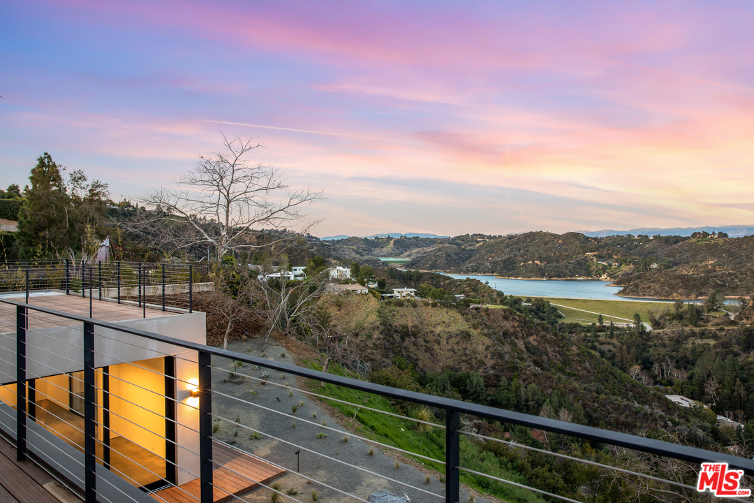 1448 Stradella Road Los Angeles, CA 90077 - Photo 47 of 49