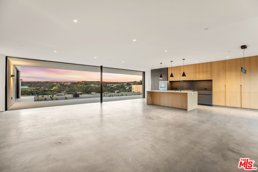 1448 Stradella Road Los Angeles, CA 90077 - Photo 8 of 49